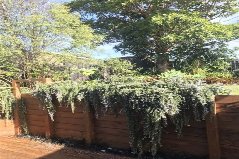 Photo of property in 19 Hartley Terrace, Massey, Auckland, 0614