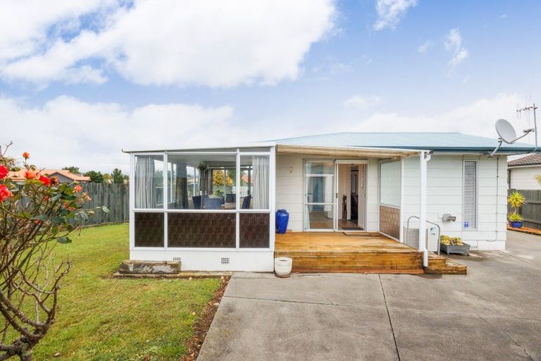 Photo of property in 32 Leander Place, Milson, Palmerston North, 4414
