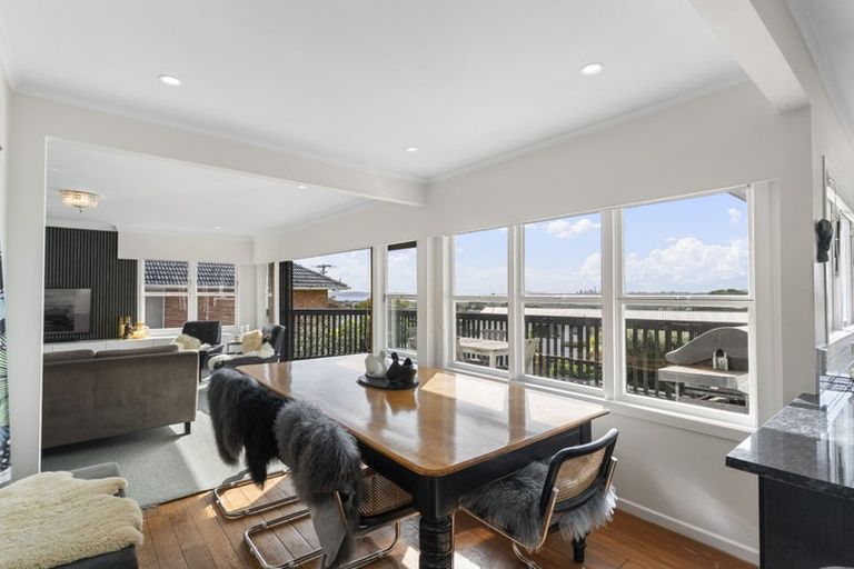 Photo of property in 29 Te Atatu Road, Te Atatu South, Auckland, 0610