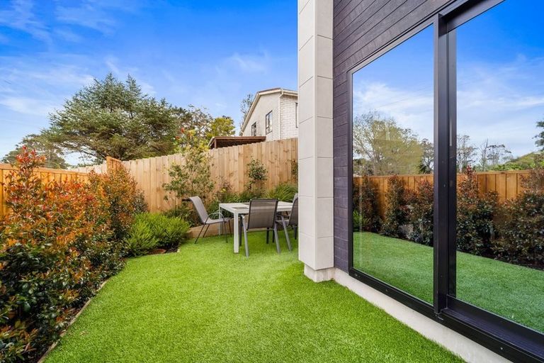 Photo of property in 2/102 Millbrook Road, Sunnyvale, Auckland, 0612