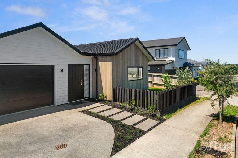 Photo of property in 61 Makete Crescent, Hobsonville, Auckland, 0618