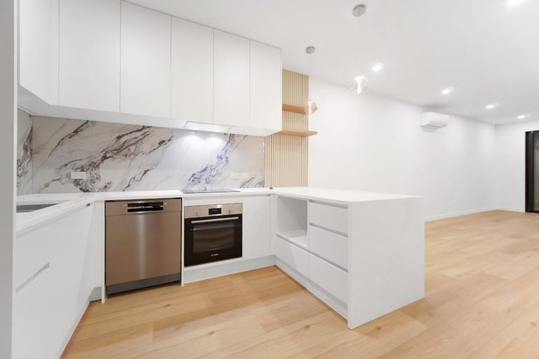 Photo of property in 4 Puihi Crescent, Massey, 0614