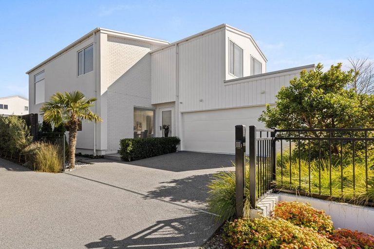 Photo of property in 17 Strowan Road, Strowan, Christchurch, 8052
