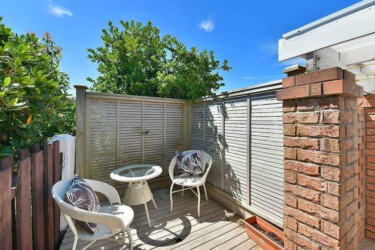 Photo of property in 1/70 Florence Avenue, Orewa, 0931