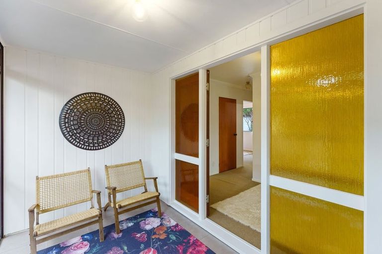 Photo of property in 28 Rewarewa Crescent, Waikanae, 5036