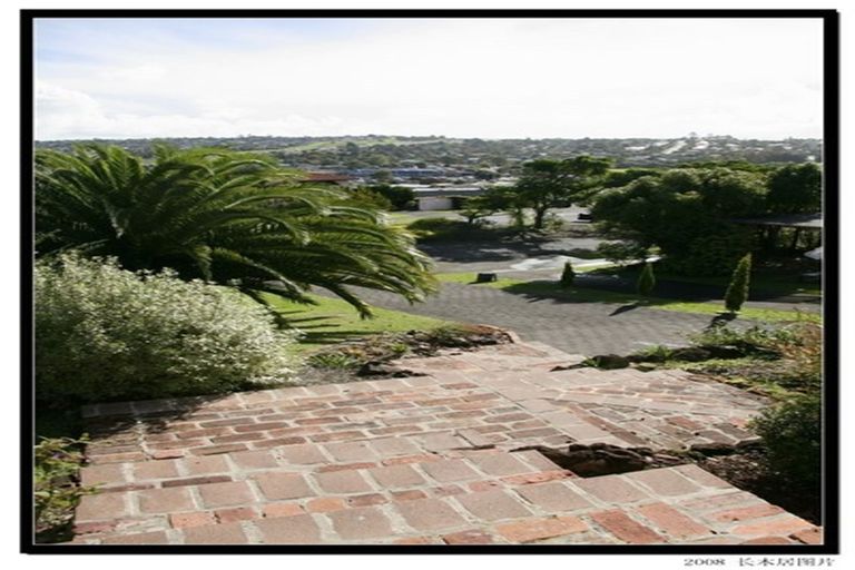 Photo of property in 15 Longwood Place, Forrest Hill, Auckland, 0620