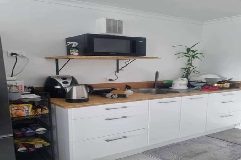 Photo of property in 1/104 Hillside Road, Glenfield, Auckland, 0627