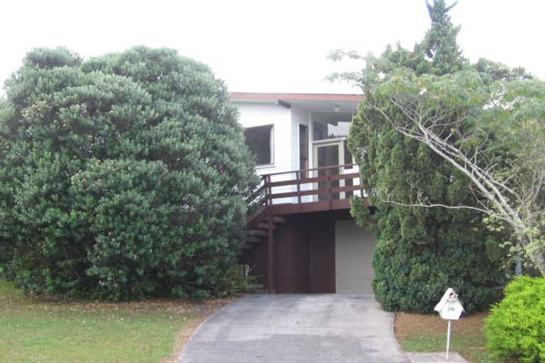 Photo of property in 29 Rosewarne Crescent, Glendene, Auckland, 0602