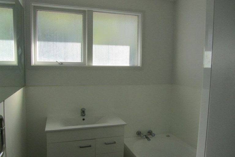 Photo of property in 120 Sunset Road, Unsworth Heights, Auckland, 0632