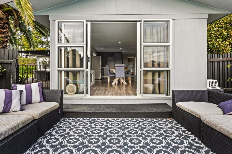 Photo of property in 37 Pitt Street, Clive, 4102