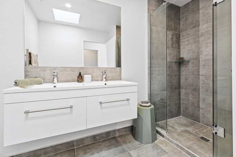 Photo of property in 18 Memorial Park Lane, Hobsonville, Auckland, 0618