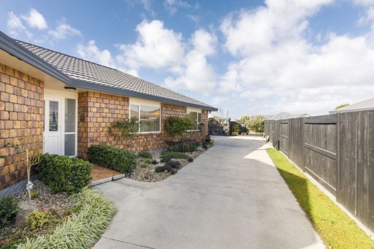 Photo of property in 44 Peter Hall Drive, Kelvin Grove, Palmerston North, 4414