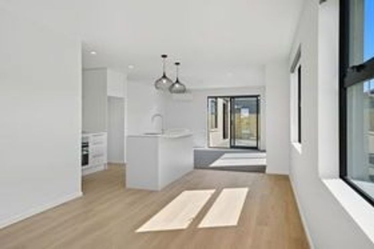 Photo of property in 17 Rita Angus Road, Belfast, 8051