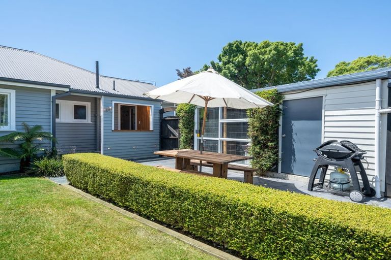 Photo of property in 252 Centaurus Road, Saint Martins, Christchurch, 8022