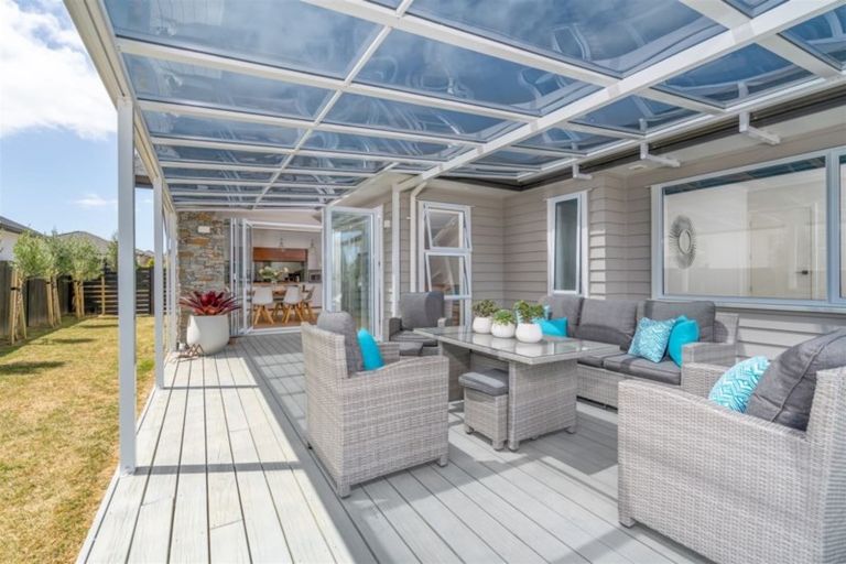 Photo of property in 12 Walter Ruddock Avenue, Kumeu, 0810