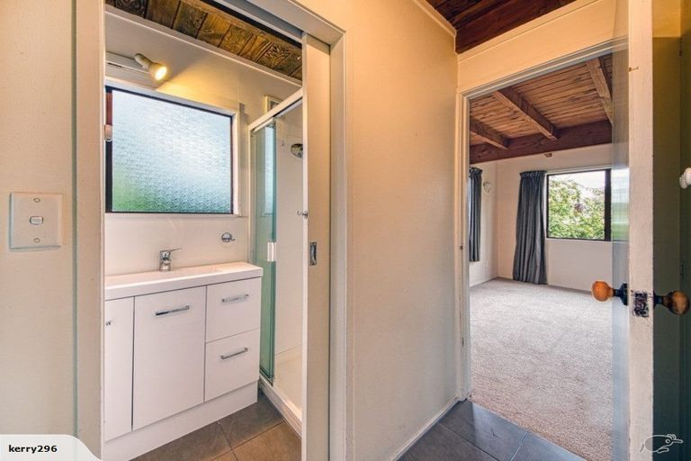 Photo of property in 32 Konini Road, Titirangi, Auckland, 0604