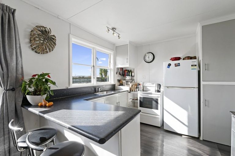 Photo of property in 10 Grenville Street, Levin, 5510