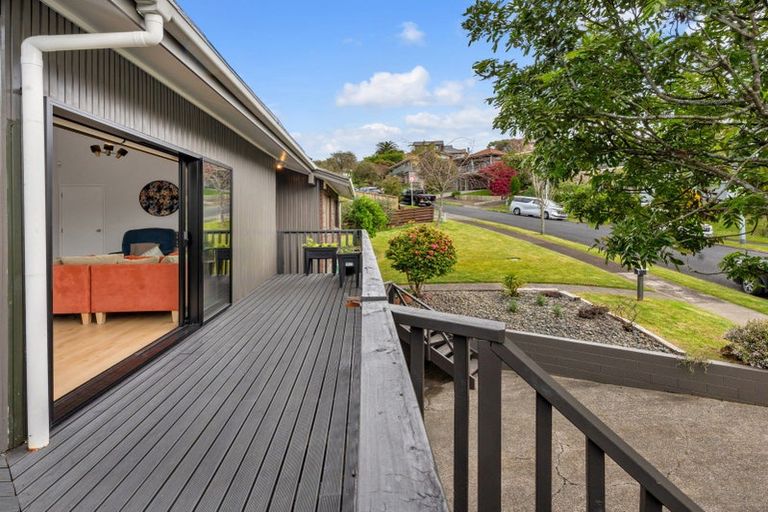 Photo of property in 21 Lastel Place, Shelly Park, Auckland, 2014