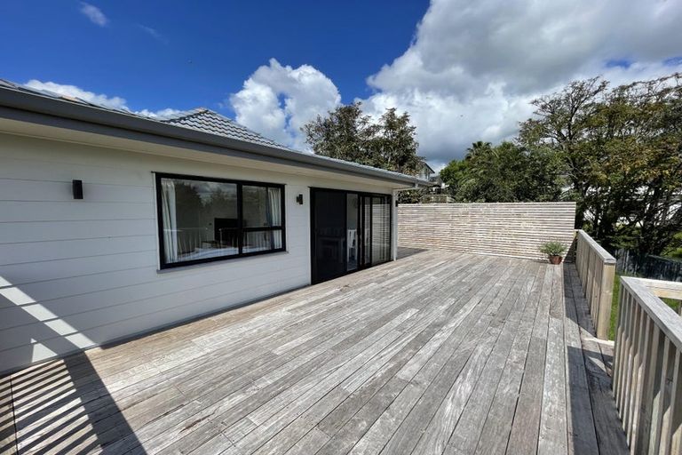 Photo of property in 4 Luxor Place, Massey, Auckland, 0614