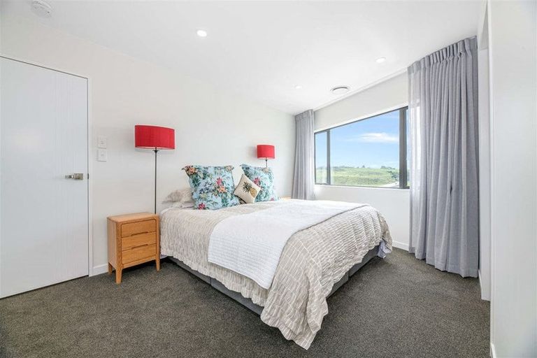 Photo of property in 14 Moki Place, Long Bay, Auckland, 0630