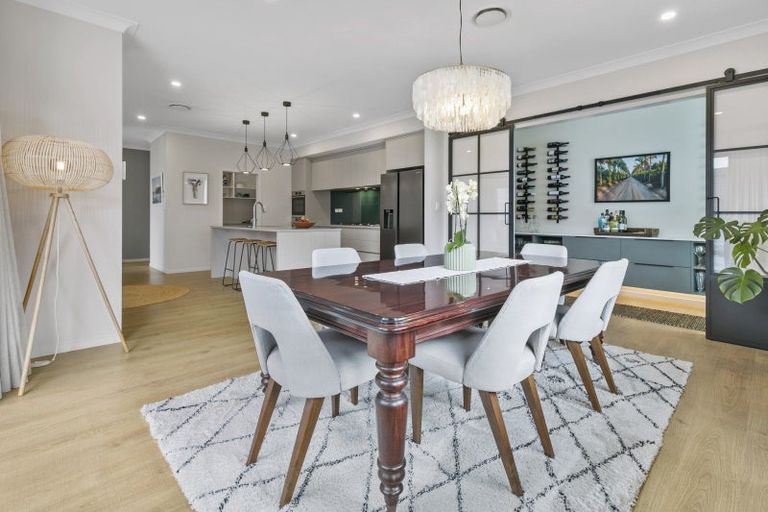 Photo of property in 6 Papa Orchard Drive, Kumeu, 0810