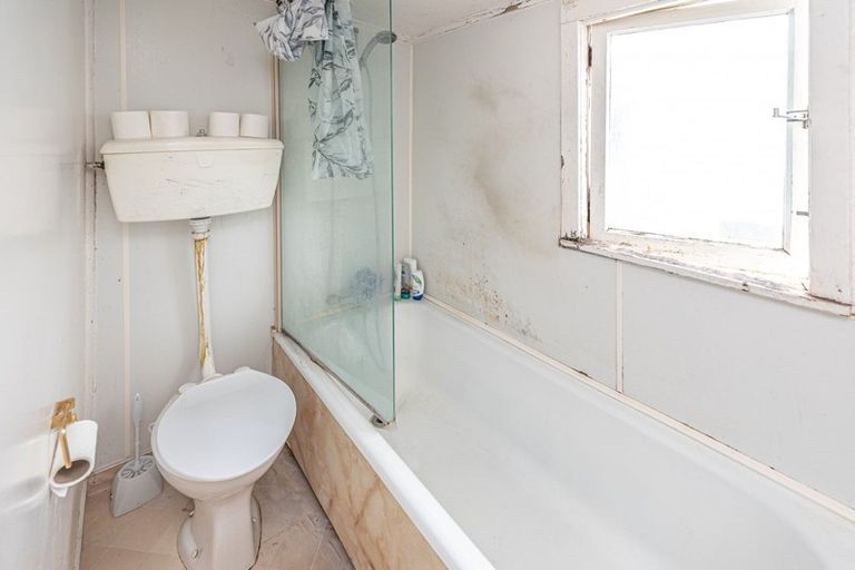 Photo of property in 1 Manuka Street, Castlecliff, Whanganui, 4501