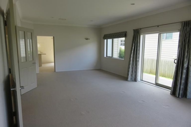 Photo of property in 15 Wantwood Grove, Churton Park, Wellington, 6037