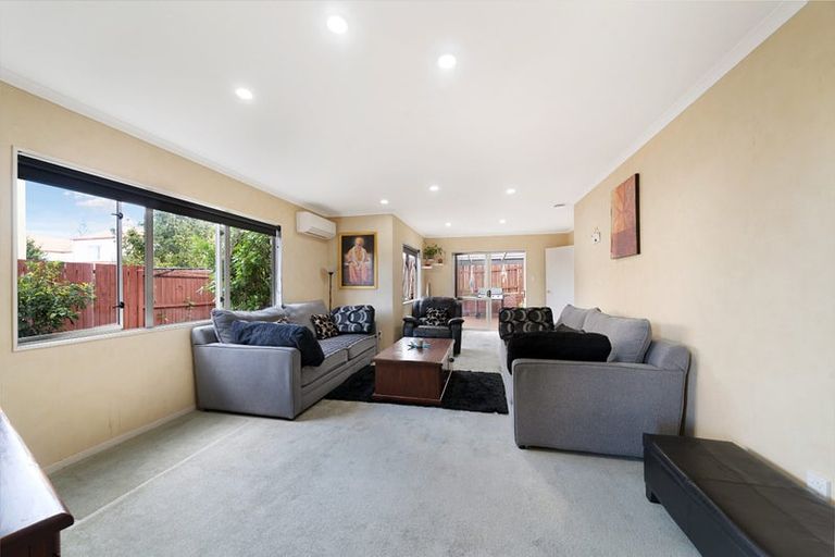Photo of property in 10 Dainton Place, New Lynn, Auckland, 0600
