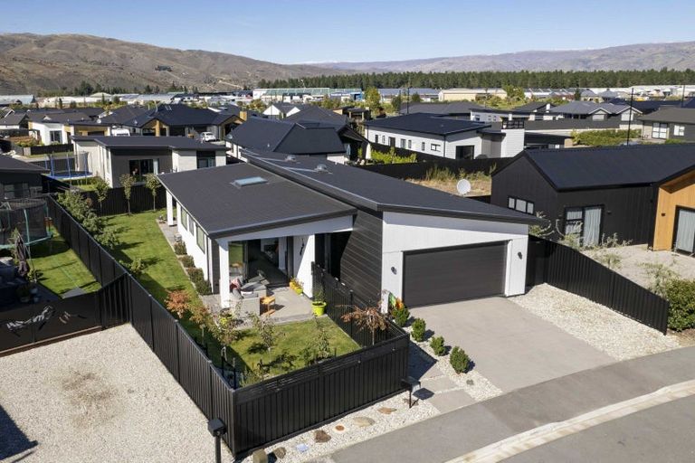 Photo of property in 1 Fraer Street, Cromwell, 9310