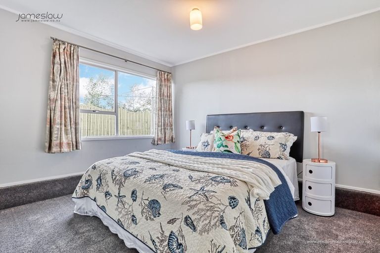 Photo of property in 28 Reynella Drive, Massey, Auckland, 0614