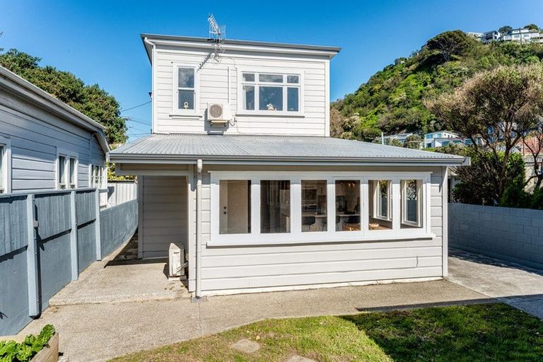 Photo of property in 38 Rua Street, Lyall Bay, Wellington, 6022