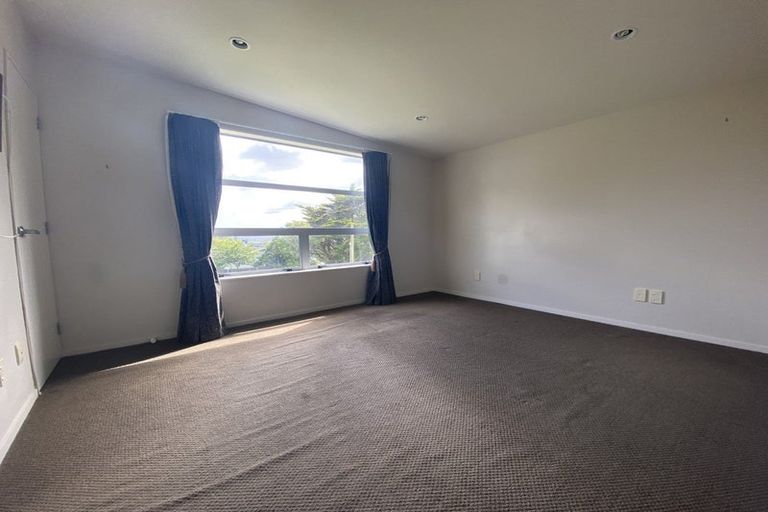 Photo of property in 38b Ruskin Road, Newlands, Wellington, 6037