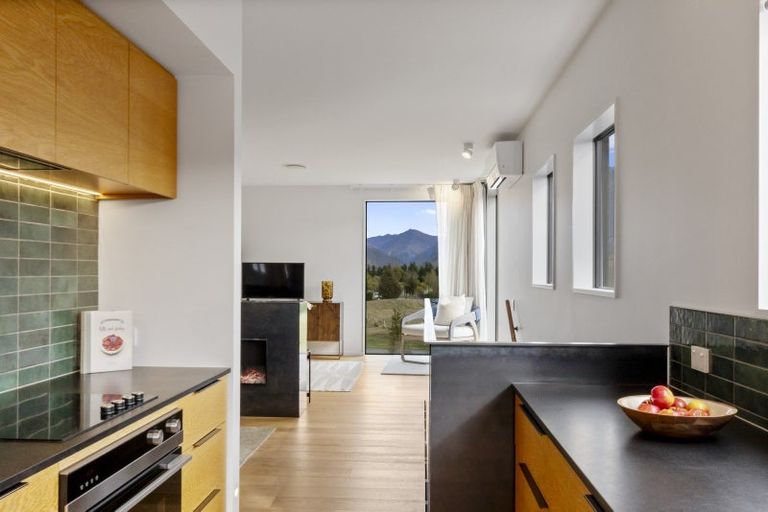 Photo of property in 28 Soudley Court, Jacks Point, Queenstown, 9371