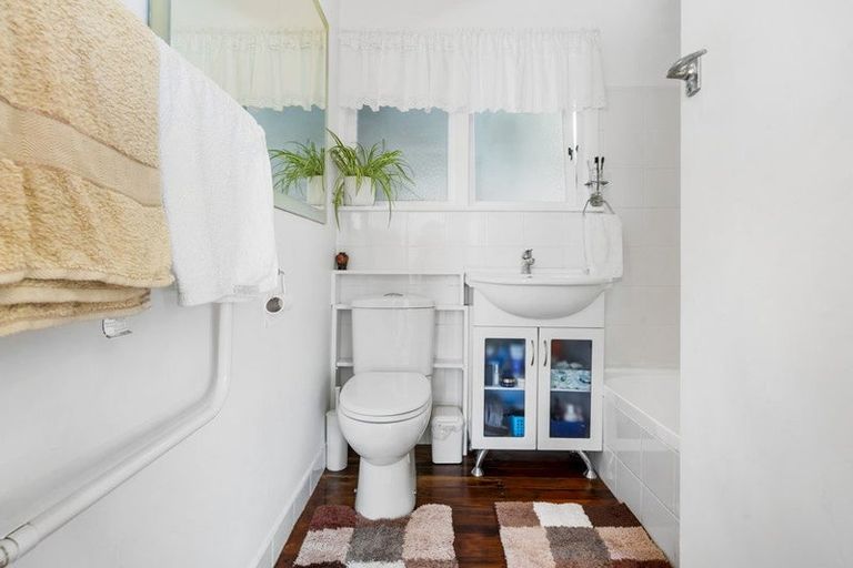 Photo of property in 18 Alexander Avenue, Torbay, Auckland, 0630