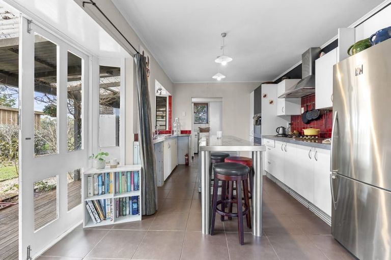 Photo of property in 71 Mountain Road, Sentry Hill, New Plymouth, 4373