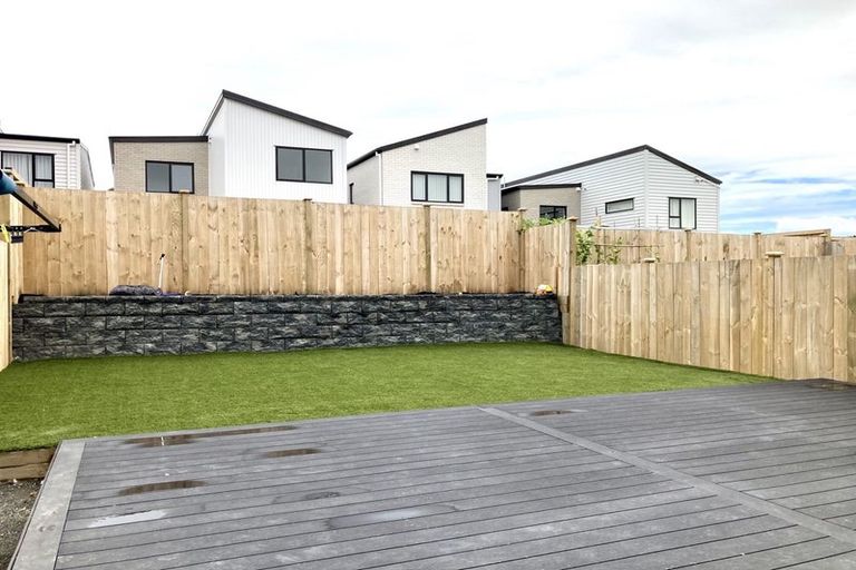 Photo of property in 32 Pilot Drive, Hobsonville, Auckland, 0616