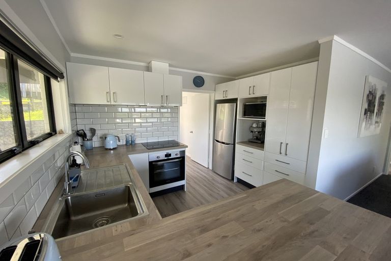 Photo of property in 2/10 Coroglen Avenue, Birkenhead, Auckland, 0626