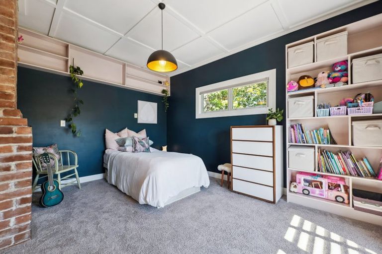 Photo of property in 122 Pendarves Street, New Plymouth, 4312