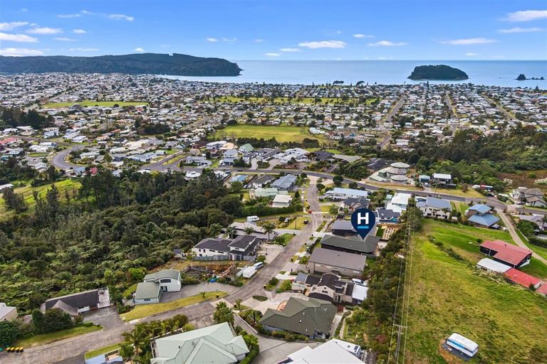 Photo of property in 111 Pacific View Drive, Whangamata, 3620