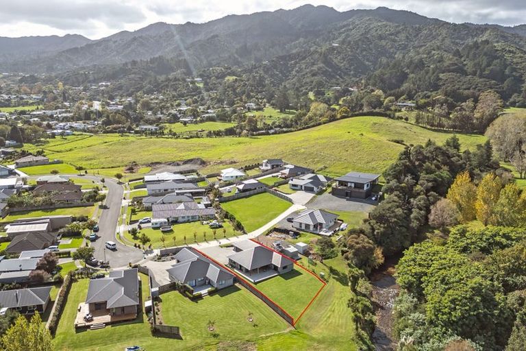 Photo of property in 2 Cherry Lane, Coromandel, 3506