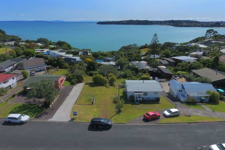 Photo of property in 19 Melandra Road, Stanmore Bay, Whangaparaoa, 0932