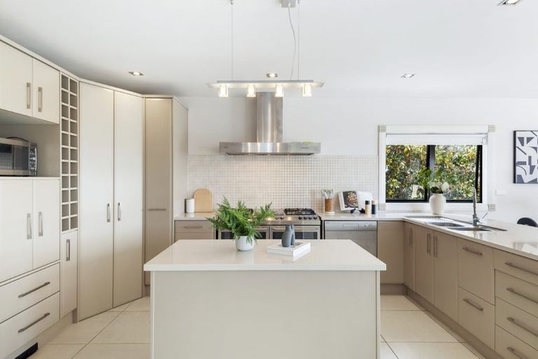 Photo of property in 34 Browns Bay Road, Rothesay Bay, Auckland, 0630