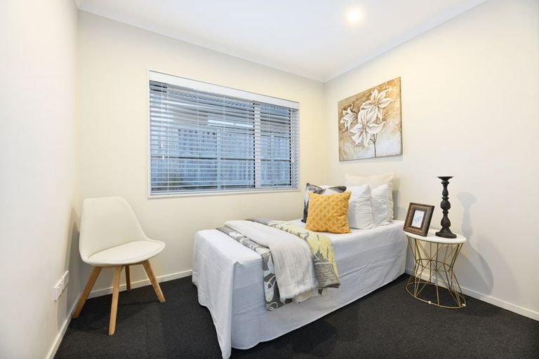 Photo of property in 12 Lockyer Road, Kumeu, 0810