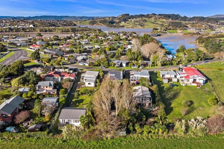Photo of property in 3 Te Hutewai Road, Raglan, 3225