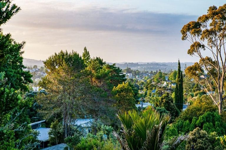 Photo of property in 32 Deane Avenue, Titirangi, Auckland, 0604