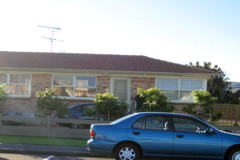 Photo of property in 1/19 Moana Avenue, Orewa, 0931