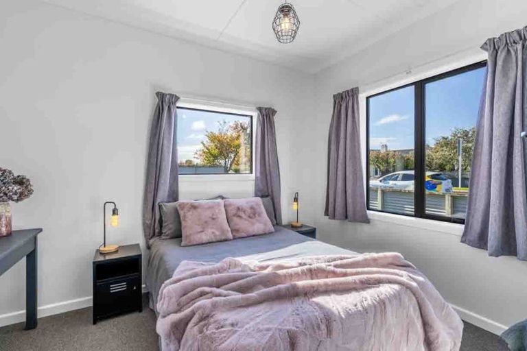 Photo of property in 2 Hillary Street, Winton, 9720