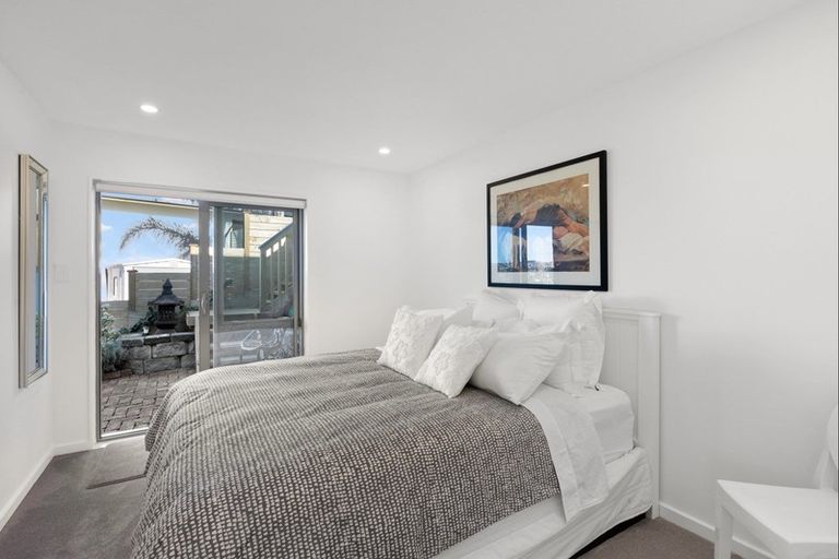 Photo of property in 96 Grovenor Drive, Orewa, 0931