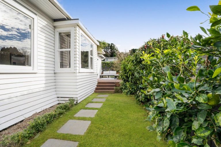 Photo of property in 15 Bracken Street, New Plymouth, 4310