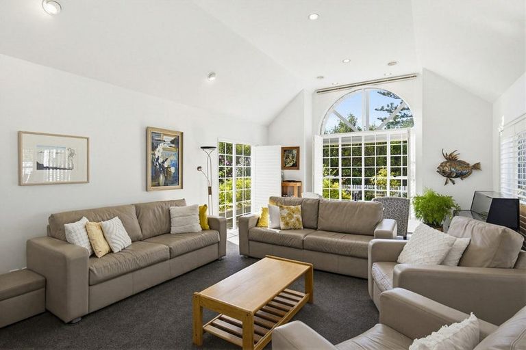 Photo of property in 1 Maple Lane, Waikanae, 5036